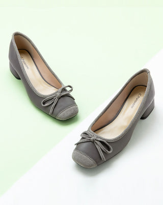 Stylish Grey High Heels with Bowknot Accents"