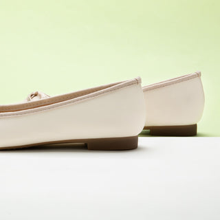 Chic White Women Bowknot Flats: Modern Versatility