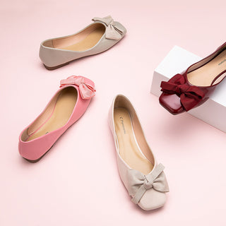 Elevate your style with these pearl white square flats adorned with a stylish bowknot, offering effortless elegance and a neutral fashion statement